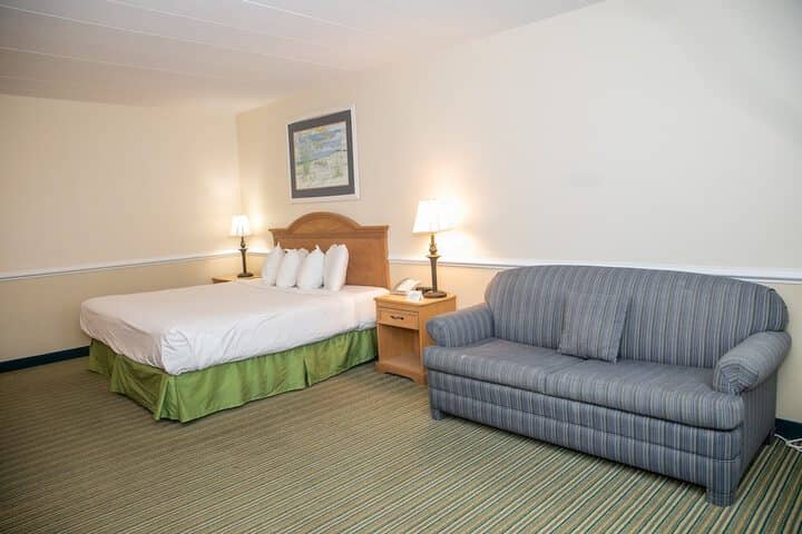 Room 32 of 79