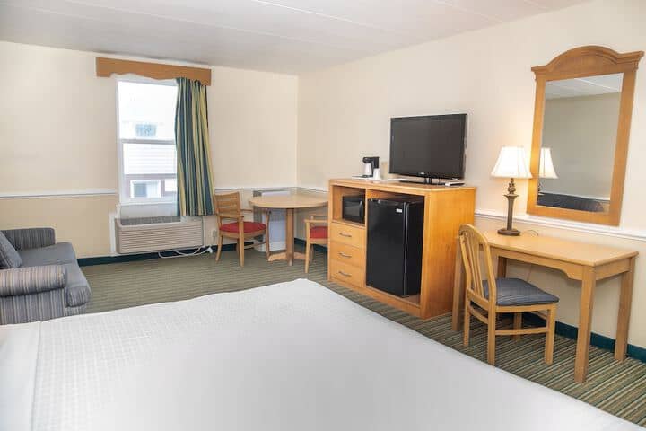 Room 36 of 79